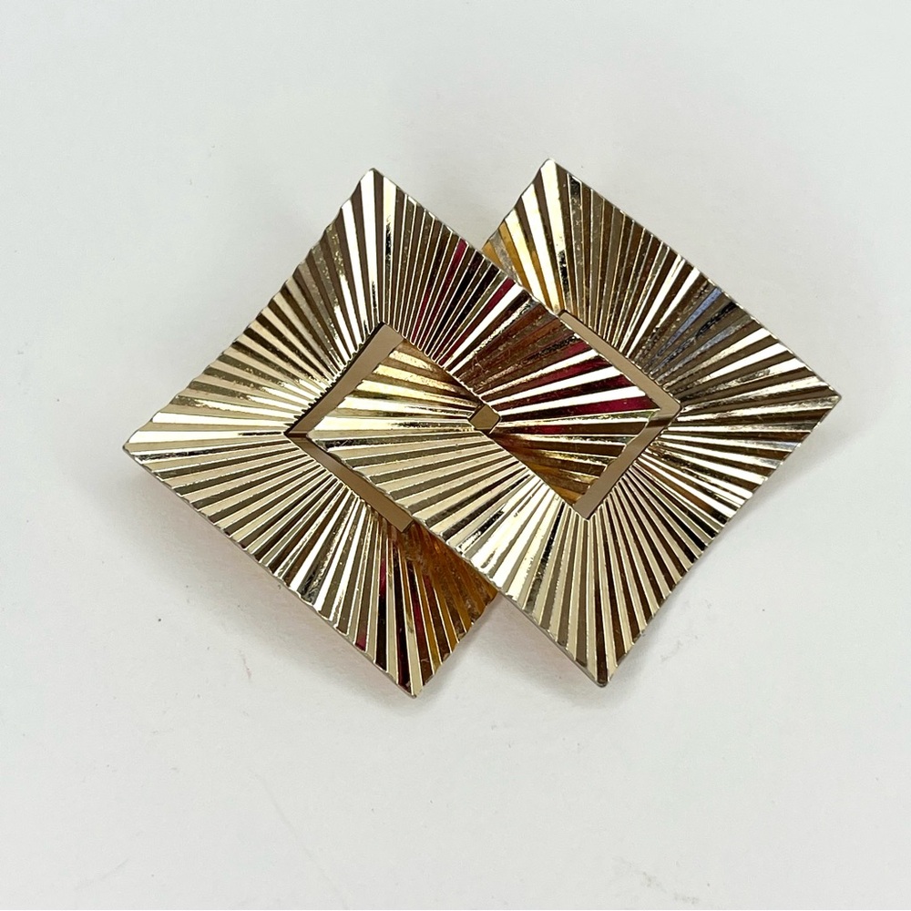 Krementz Geometric Textured Gold Overlay Vintage Brooch